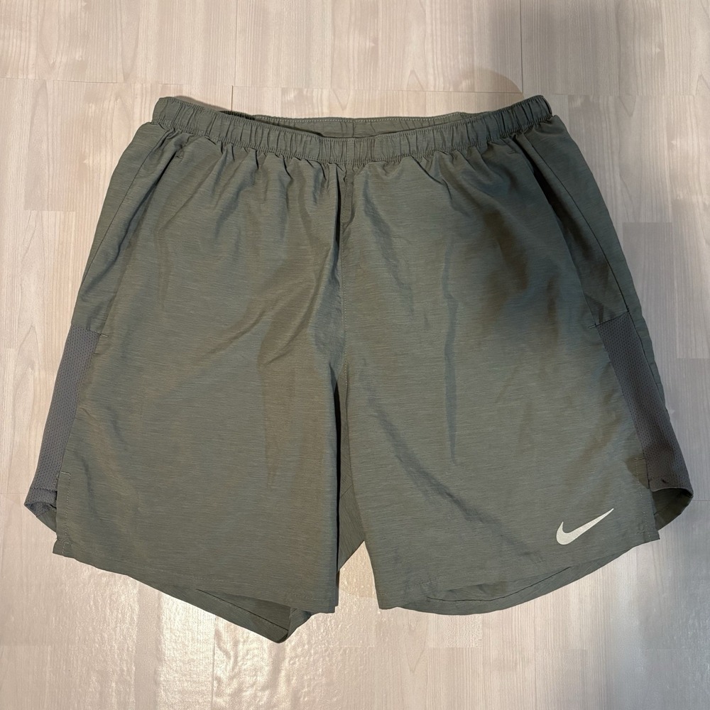 Nike Dri-Fit Challenger 7" Lined Shorts Men's Size M Gray Active Running